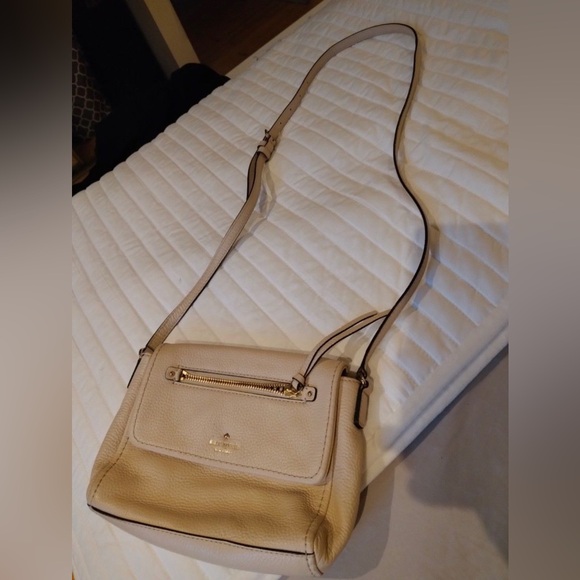 kate spade Handbags - Kate Spade Beige Crossbody Bag